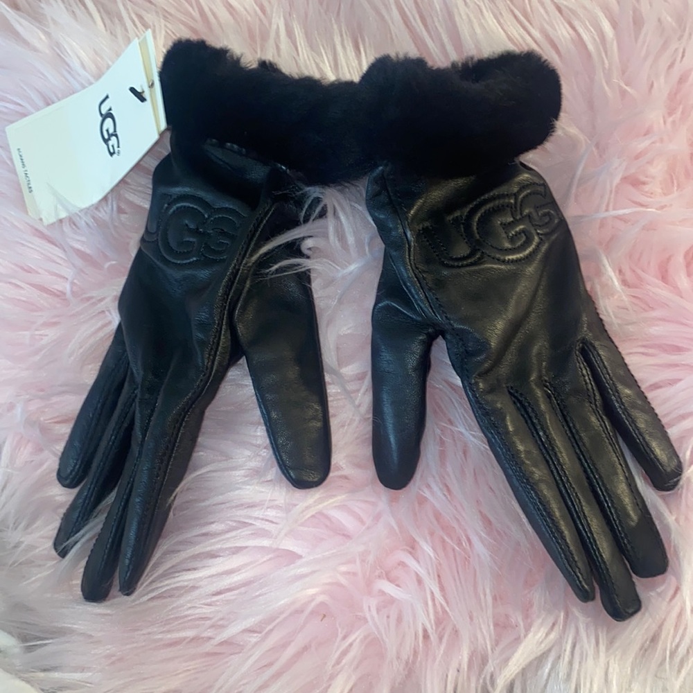 Ugg leather gloves size Adult small.